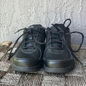 New Balance 577 Black Sneakers